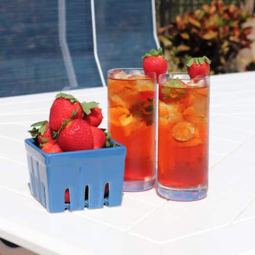 Strawberry Iced Tea - Easy Summer Party Drink